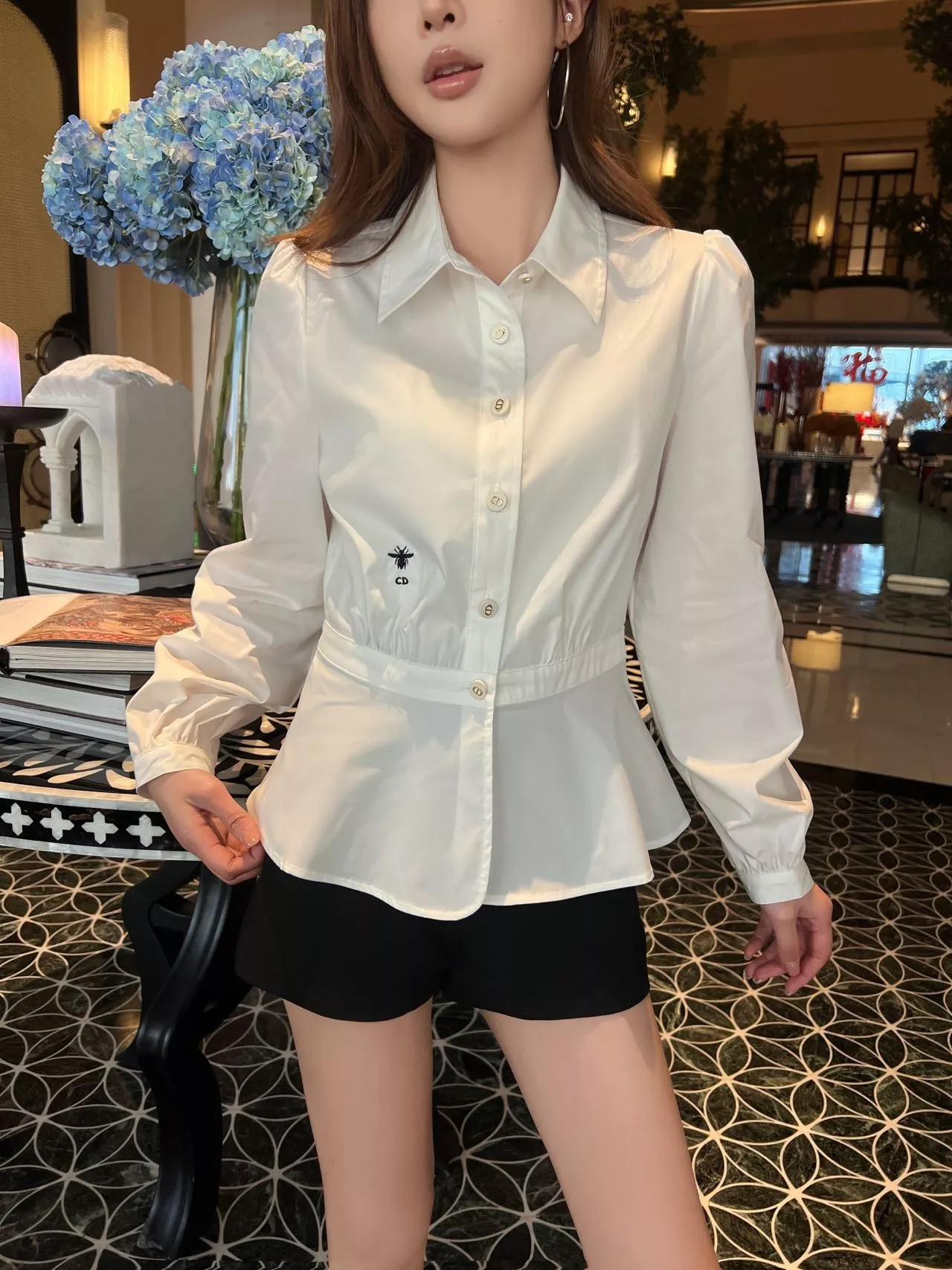 디올 화이트 허리라인 카라 셔츠 상세 이미지 19