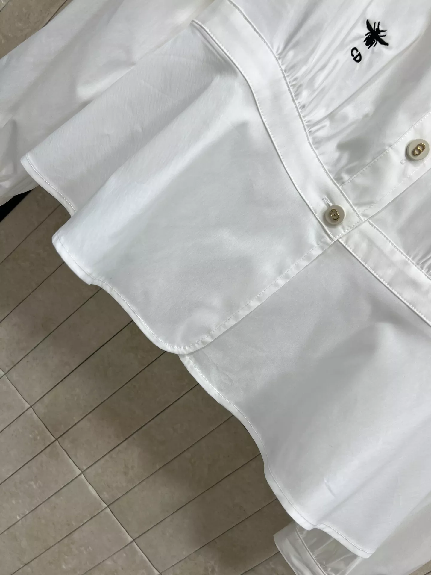 디올 화이트 허리라인 카라 셔츠 상세 이미지 4