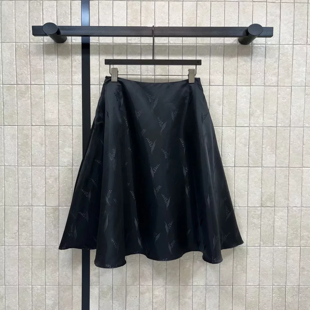 노브랜드 블랙 자카드 플레어 스커트