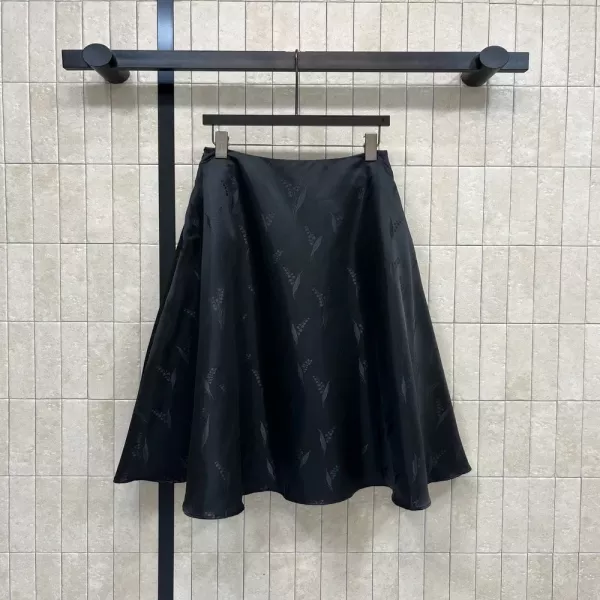 노브랜드 블랙 자카드 플레어 스커트
