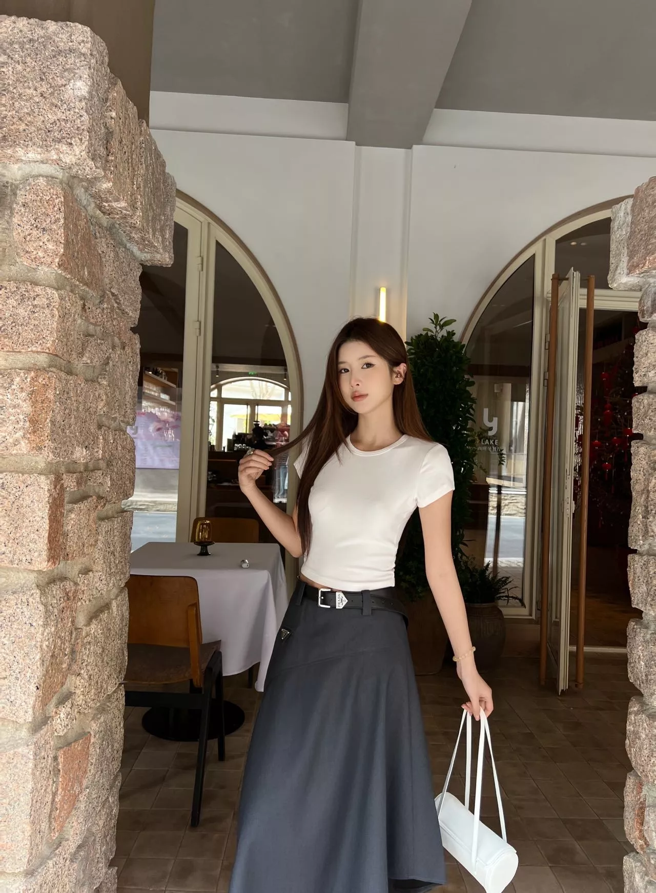 프라다 삼각 로고 언밸런스 스커트 상세 이미지 12