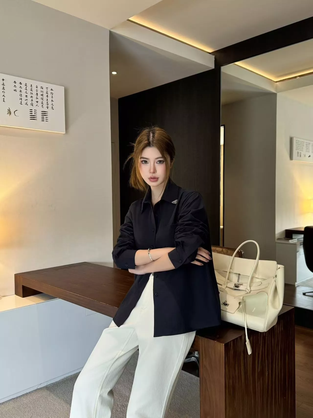 프라다 삼각 로고 포인트 코튼 카라 셔츠 상세 이미지 26