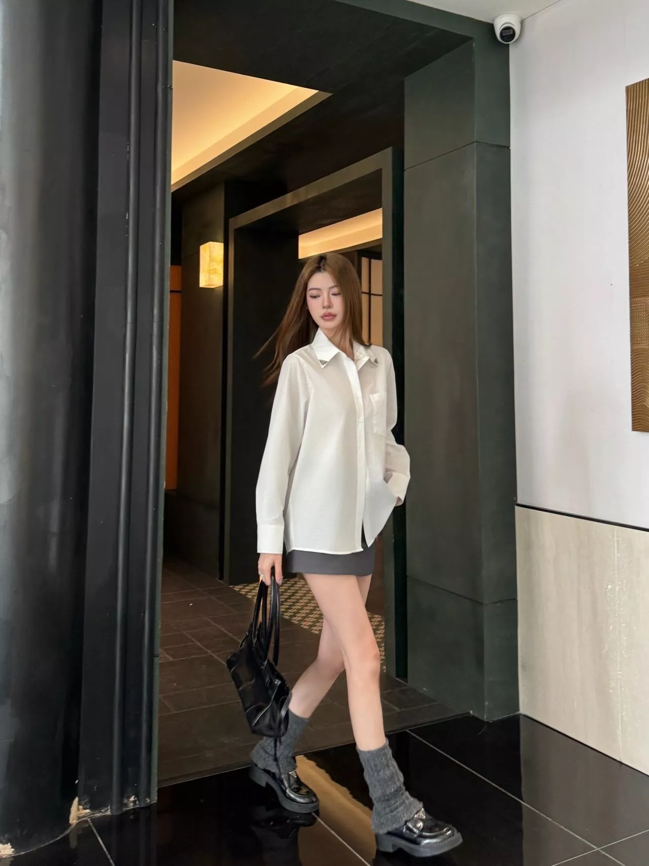 프라다 삼각 로고 포인트 코튼 카라 셔츠 상세 이미지 15