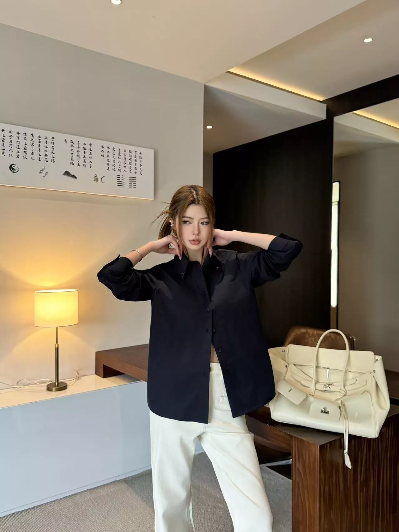 프라다 삼각 로고 포인트 코튼 카라 셔츠 상세 이미지 27