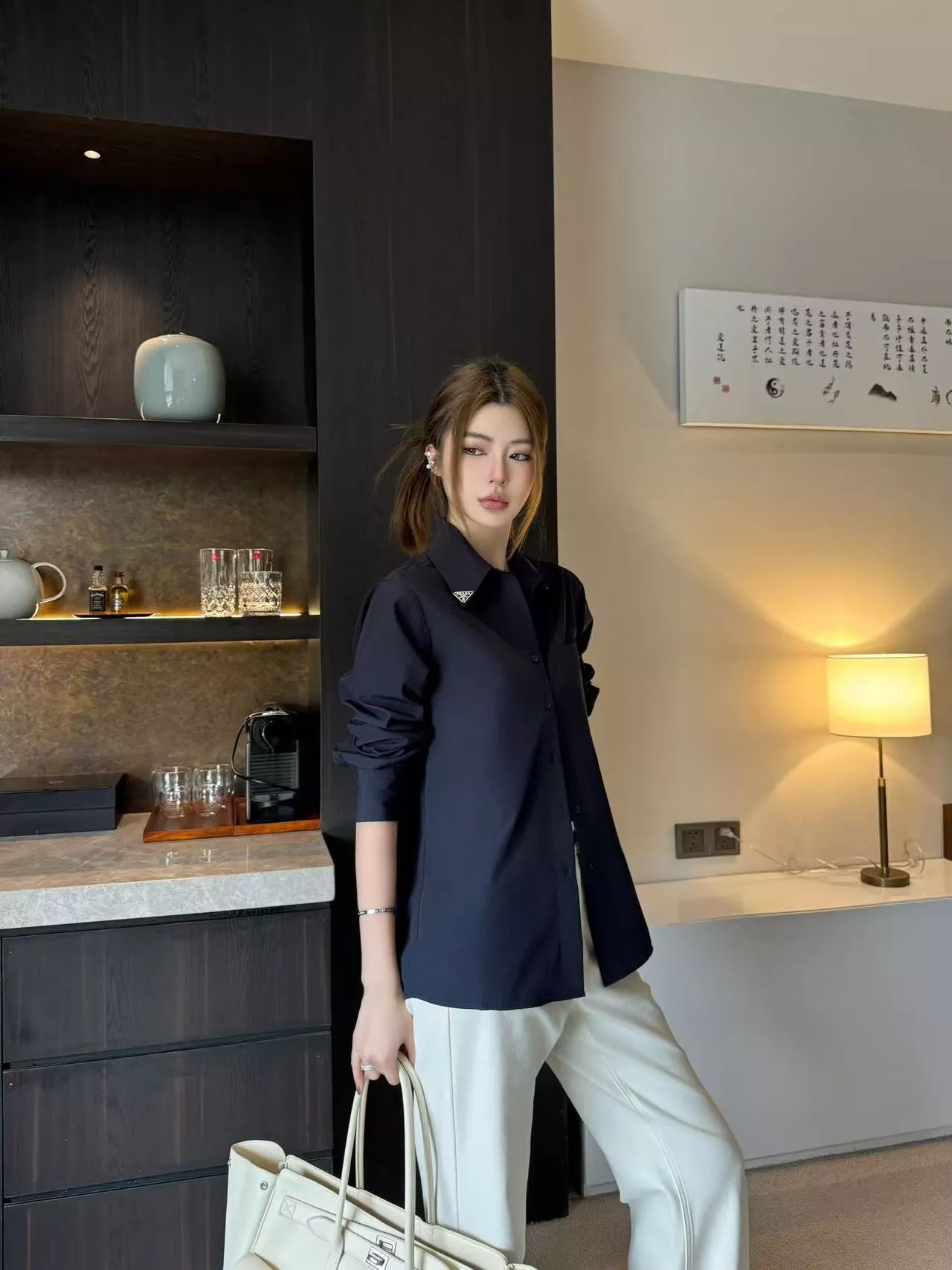 프라다 삼각 로고 포인트 코튼 카라 셔츠 상세 이미지 28
