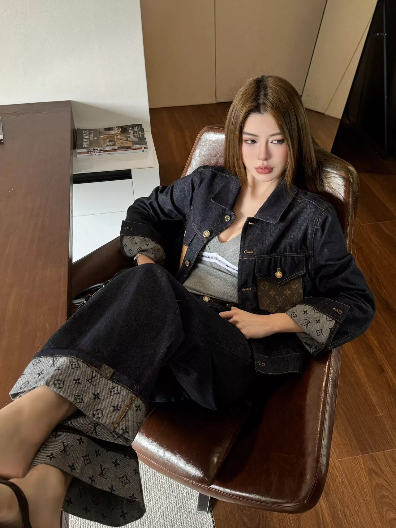 루이비통 모노그램 롤업 데님 팬츠 상세 이미지 16