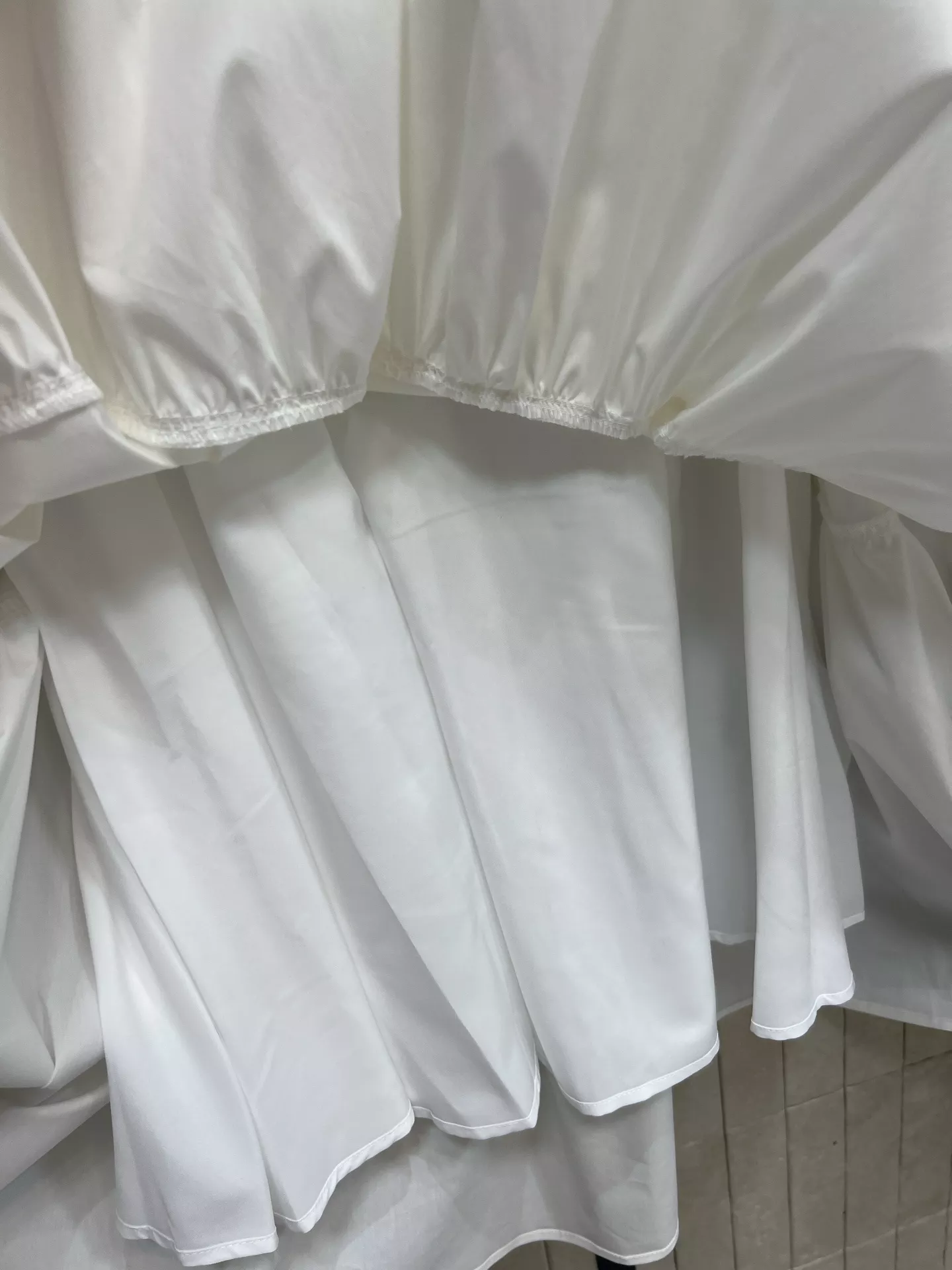 프라다 삼각 로고 장식 레이어드 플리츠 스커트 상세 이미지 6