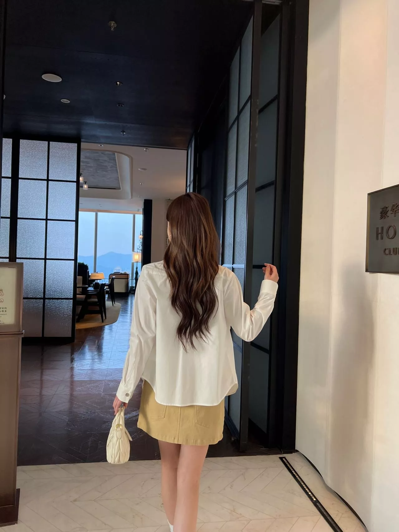 미우미우 더블 포켓 화이트 셔츠 상세 이미지 12