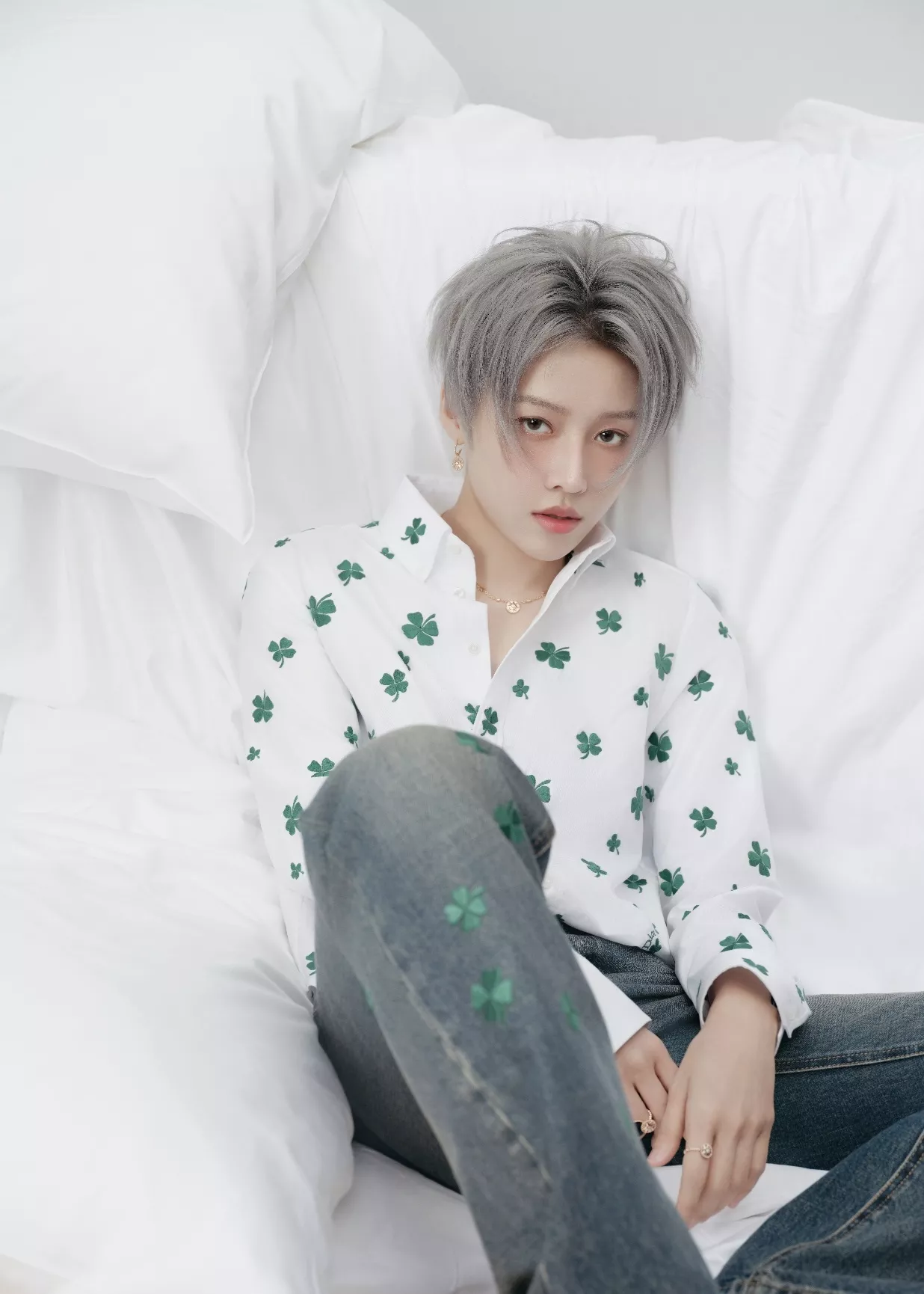 디올 네잎클로버 자수 화이트 셔츠 상세 이미지 23