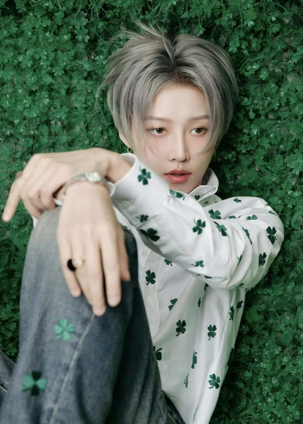 디올 네잎클로버 자수 화이트 셔츠 상세 이미지 24