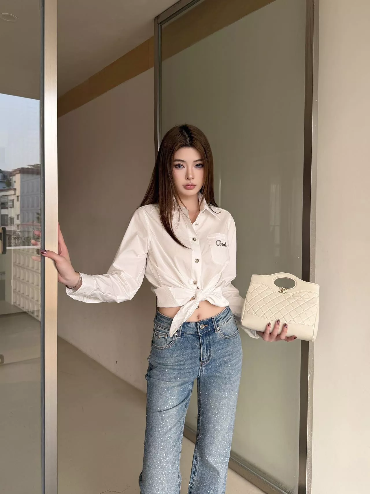 샤넬 화이트 자수 포인트 카라 셔츠 상세 이미지 13