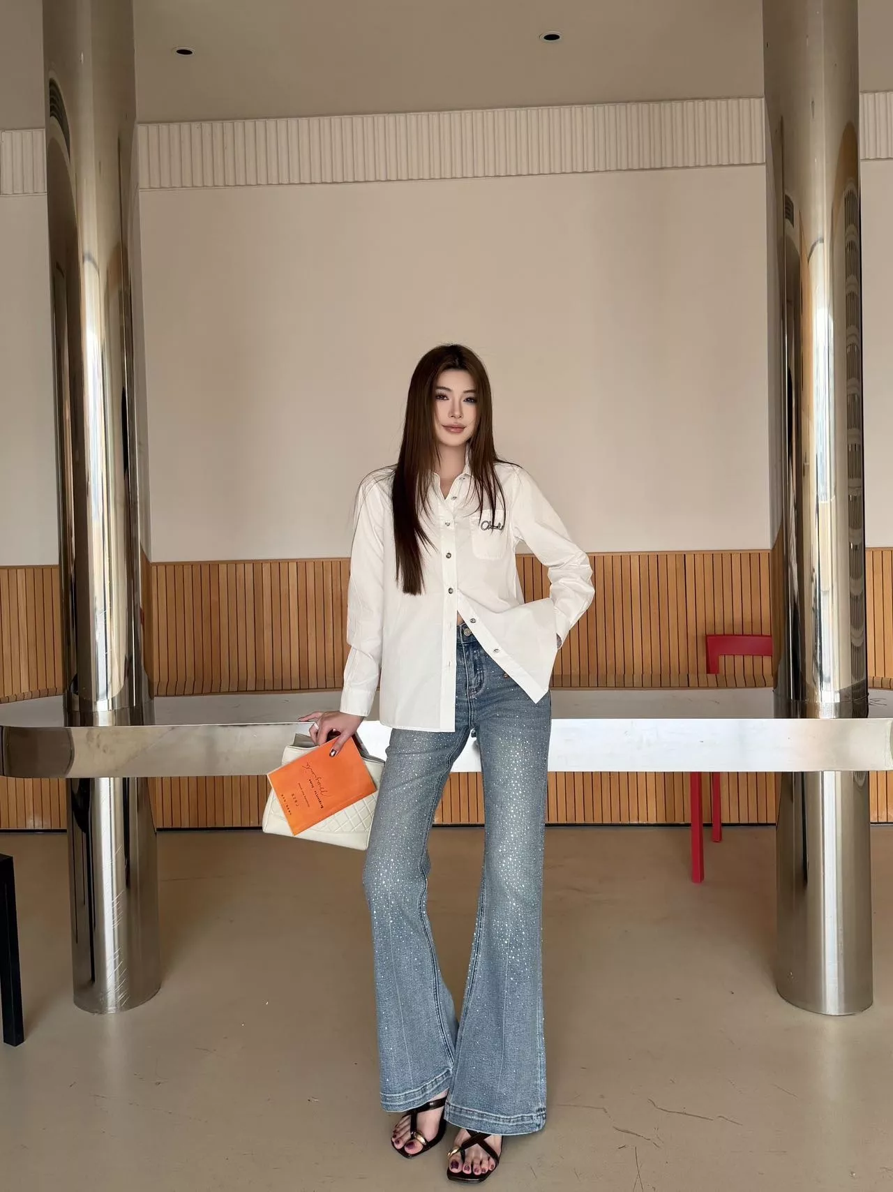 샤넬 화이트 자수 포인트 카라 셔츠 상세 이미지 11