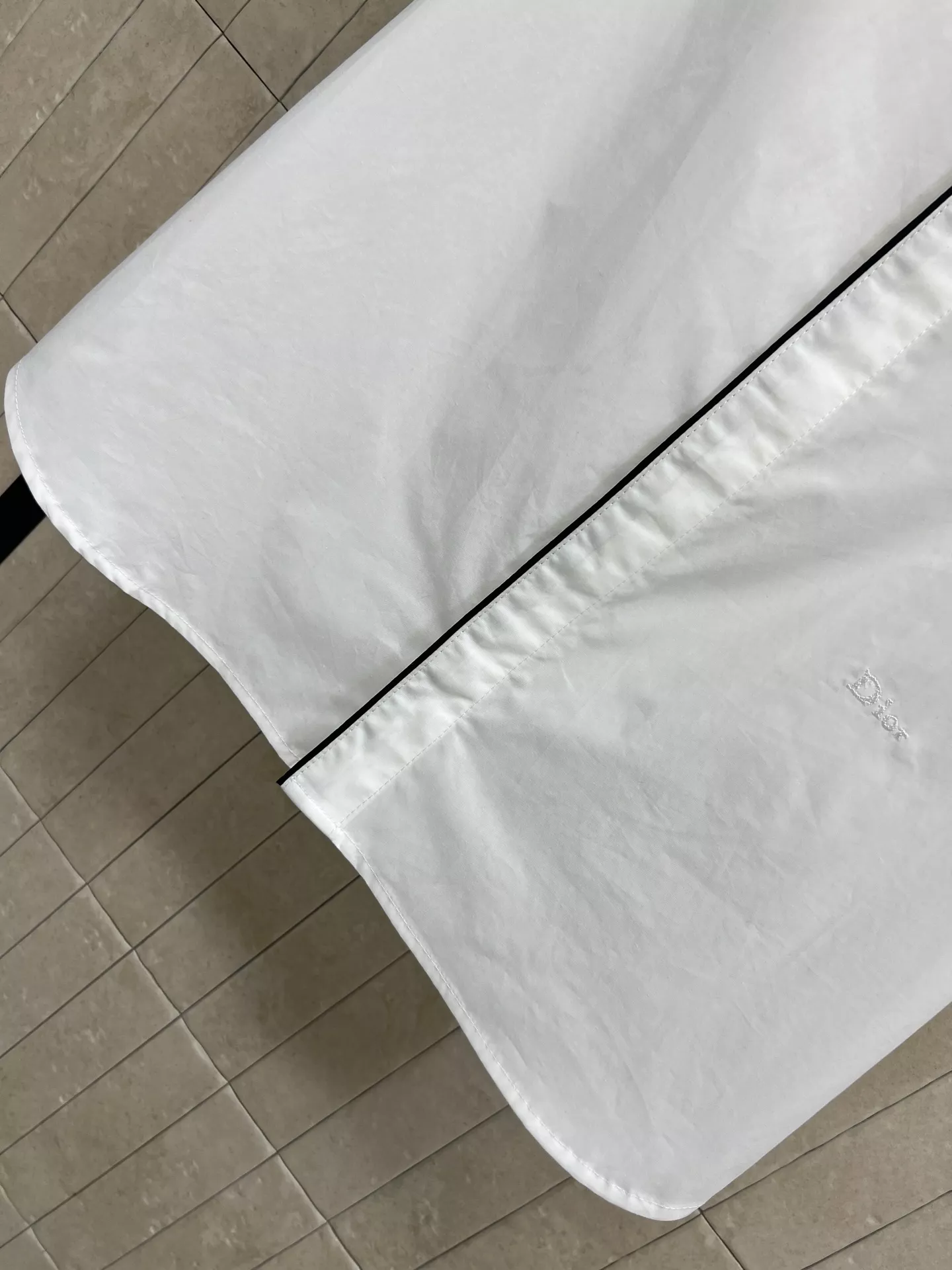 디올 자수 로고 스탠드카라 반소매 셔츠 상세 이미지 4