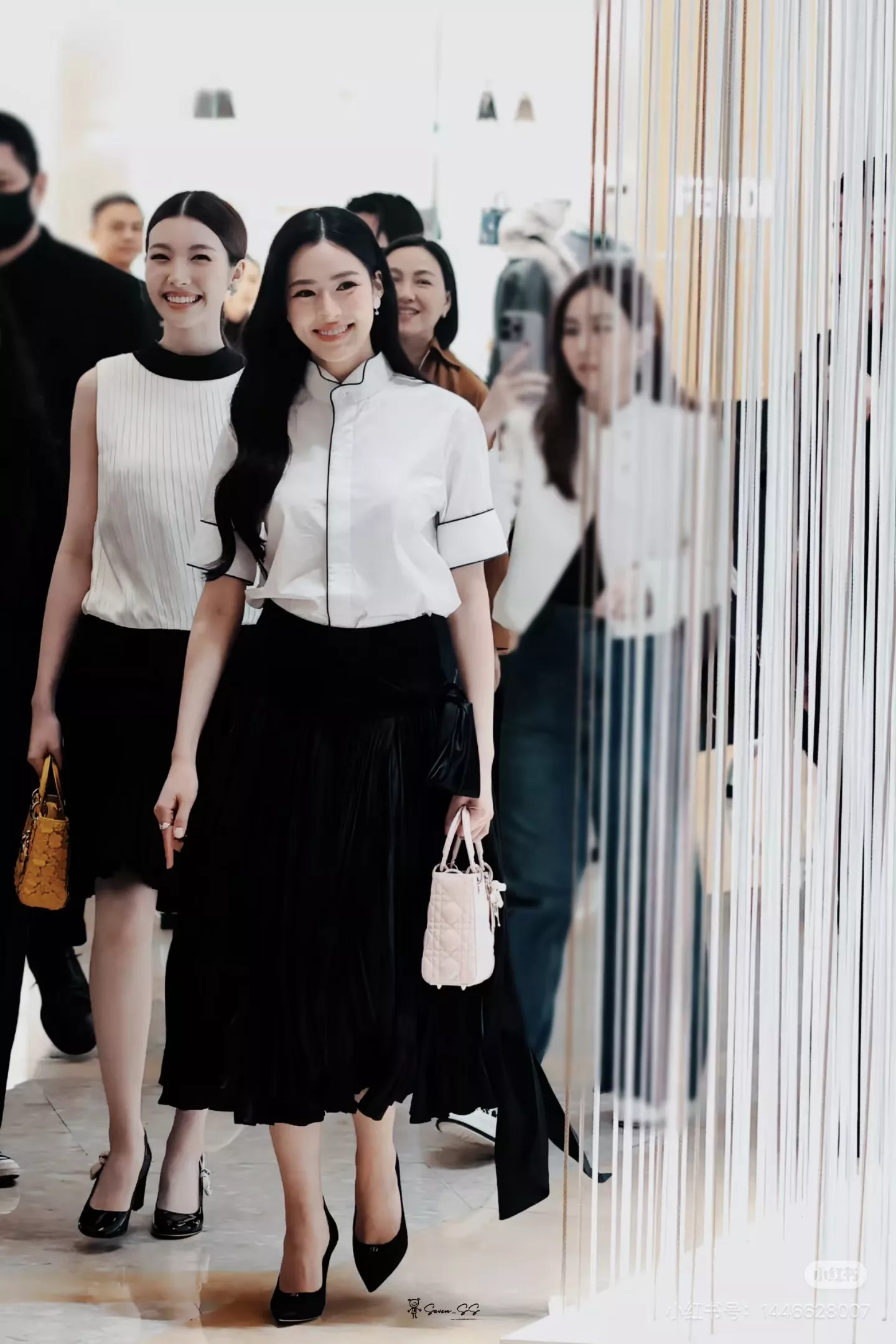 디올 자수 로고 스탠드카라 반소매 셔츠 상세 이미지 21