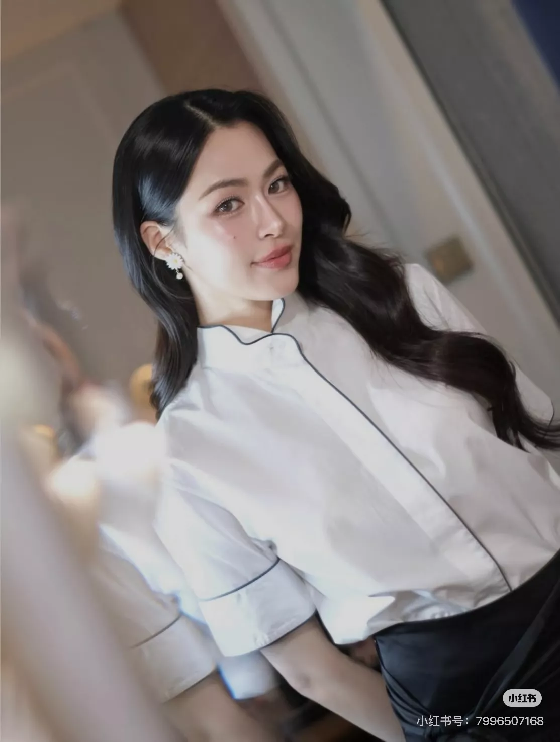 디올 자수 로고 스탠드카라 반소매 셔츠 상세 이미지 27