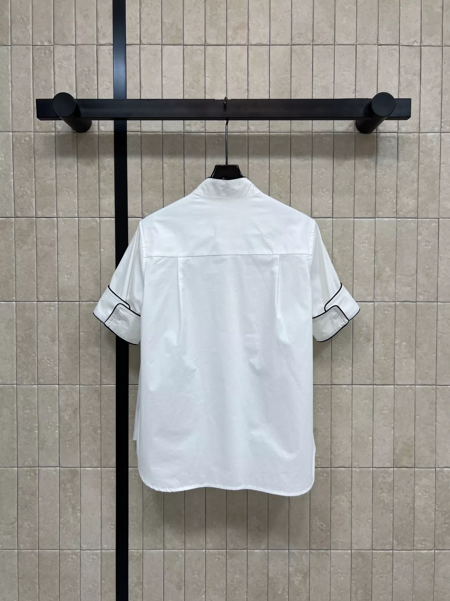 디올 자수 로고 스탠드카라 반소매 셔츠 상세 이미지 8