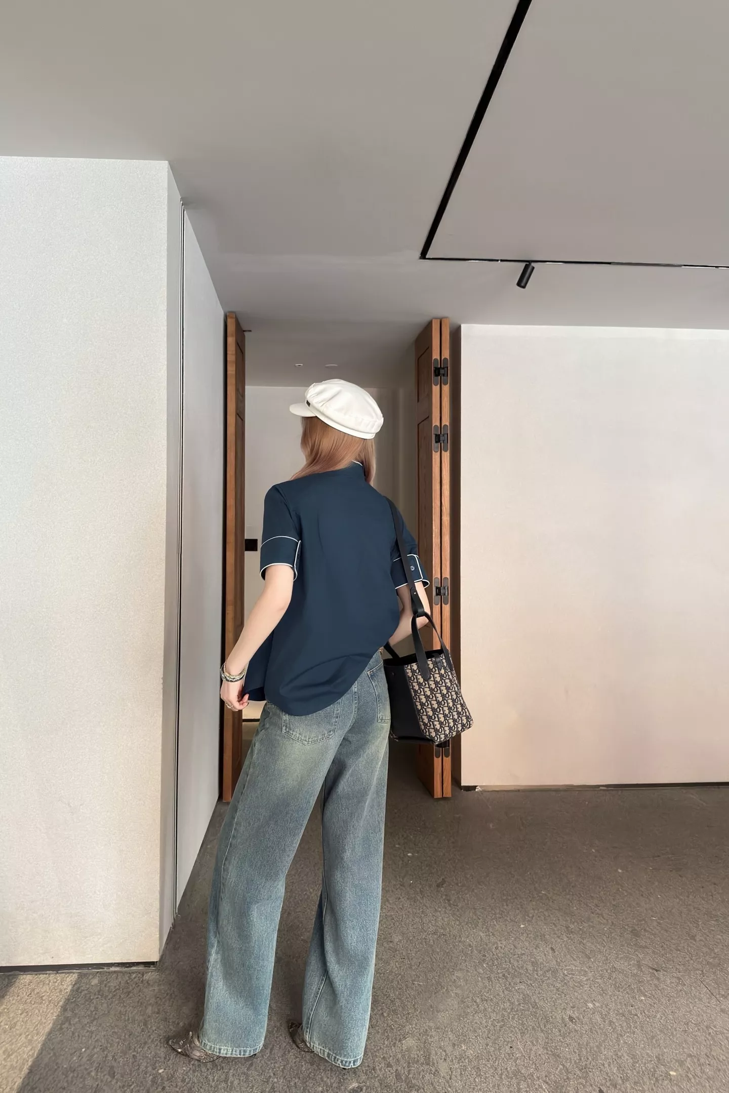 디올 자수 로고 스탠드 카라 반소매 셔츠 상세 이미지 23