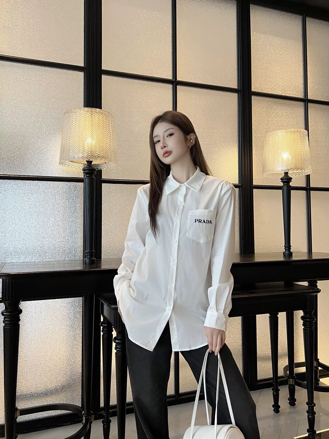 프라다 화이트 자수 로고 코튼 셔츠 상세 이미지 11