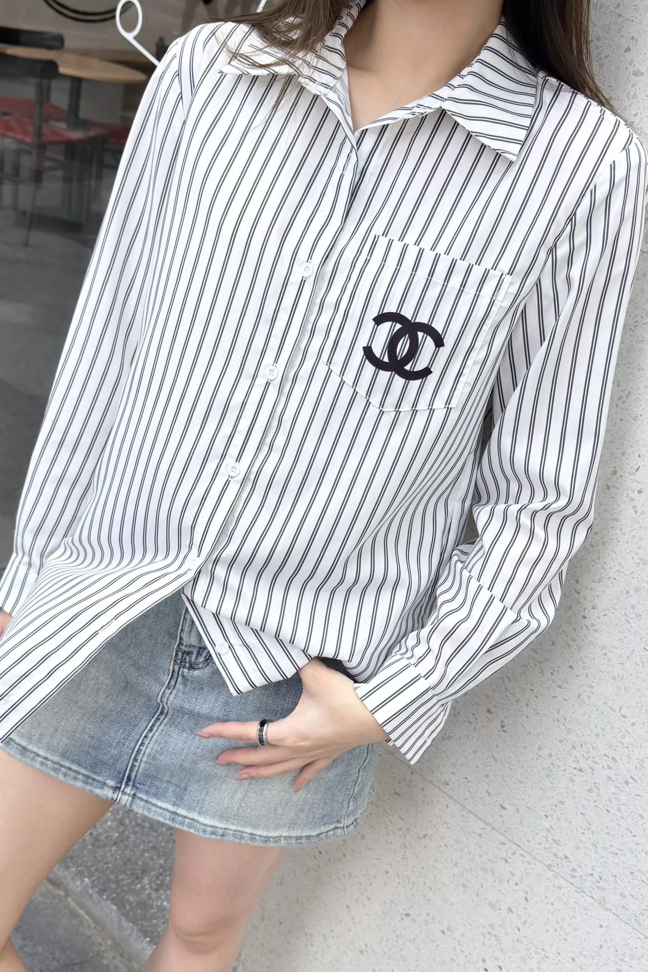 샤넬 로고 자수 스트라이프 셔츠 상세 이미지 21