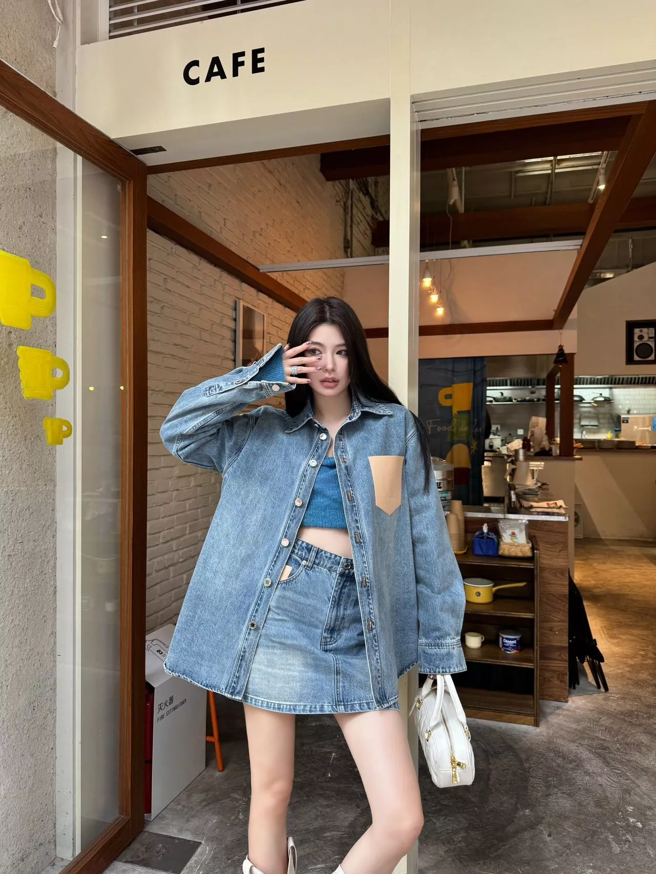 루이비통 워시드 자수 데님 스커트 상세 이미지 16