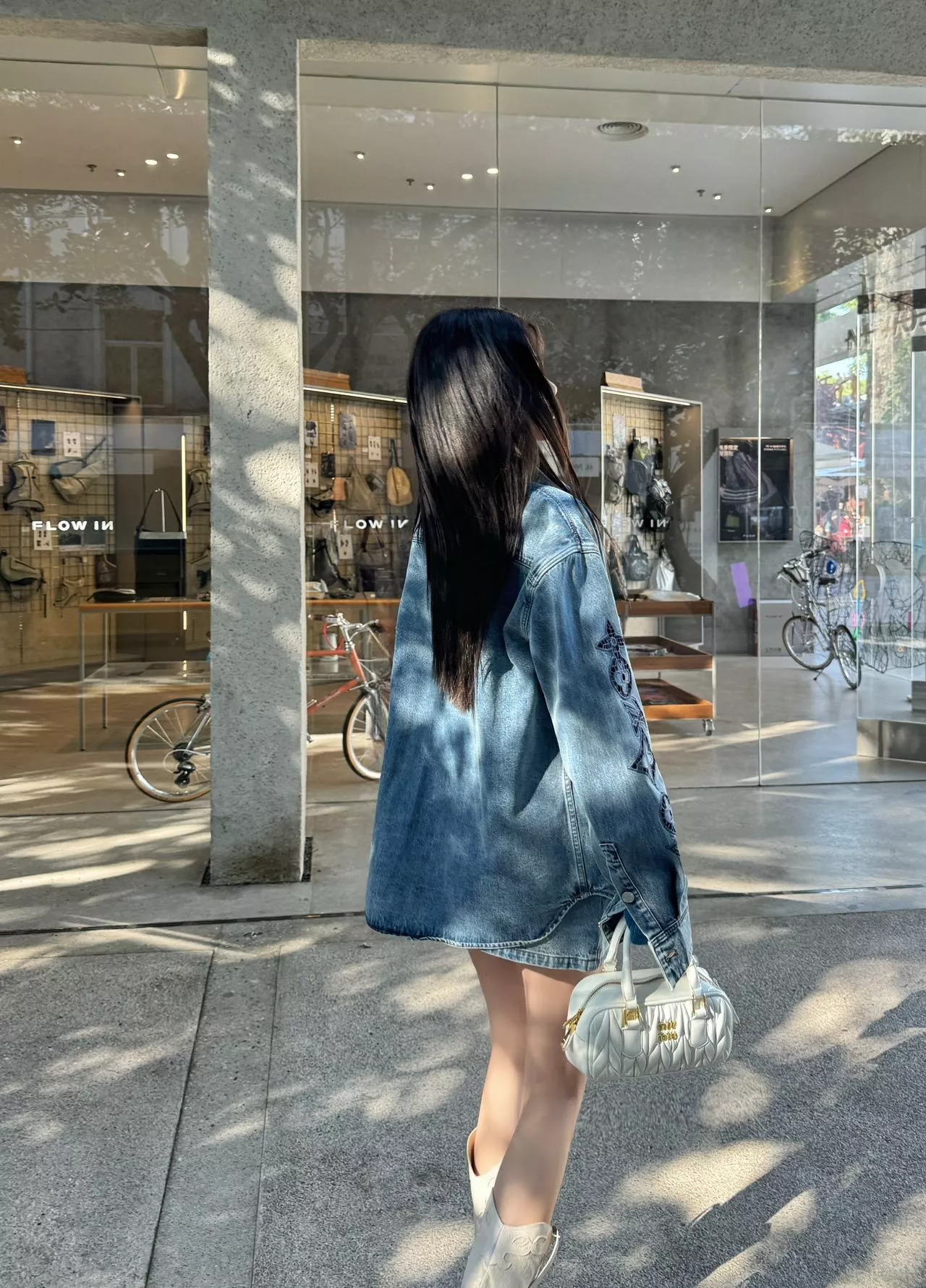 루이비통 워시드 자수 데님 스커트 상세 이미지 18