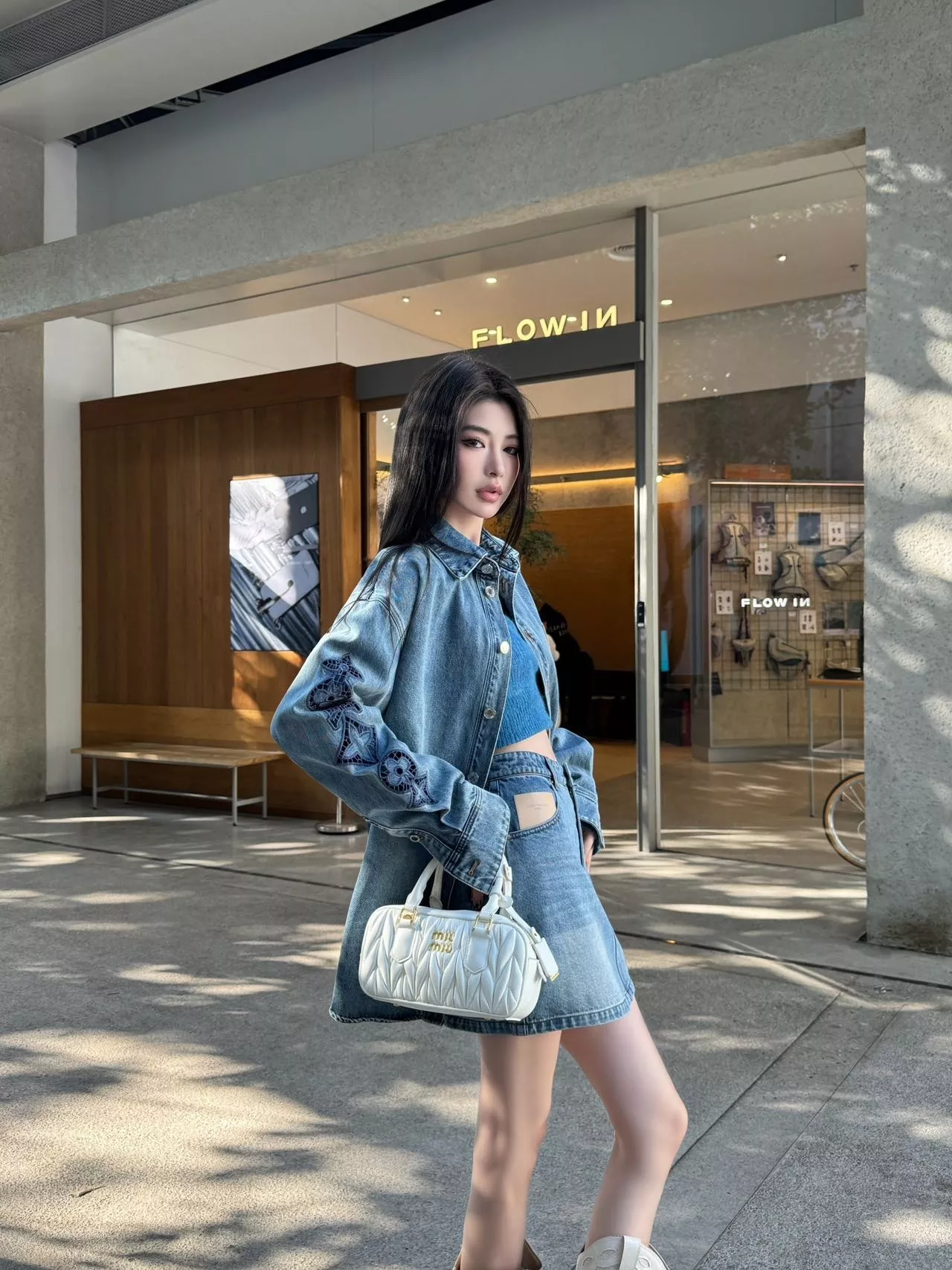 루이비통 워시드 자수 데님 스커트 상세 이미지 17
