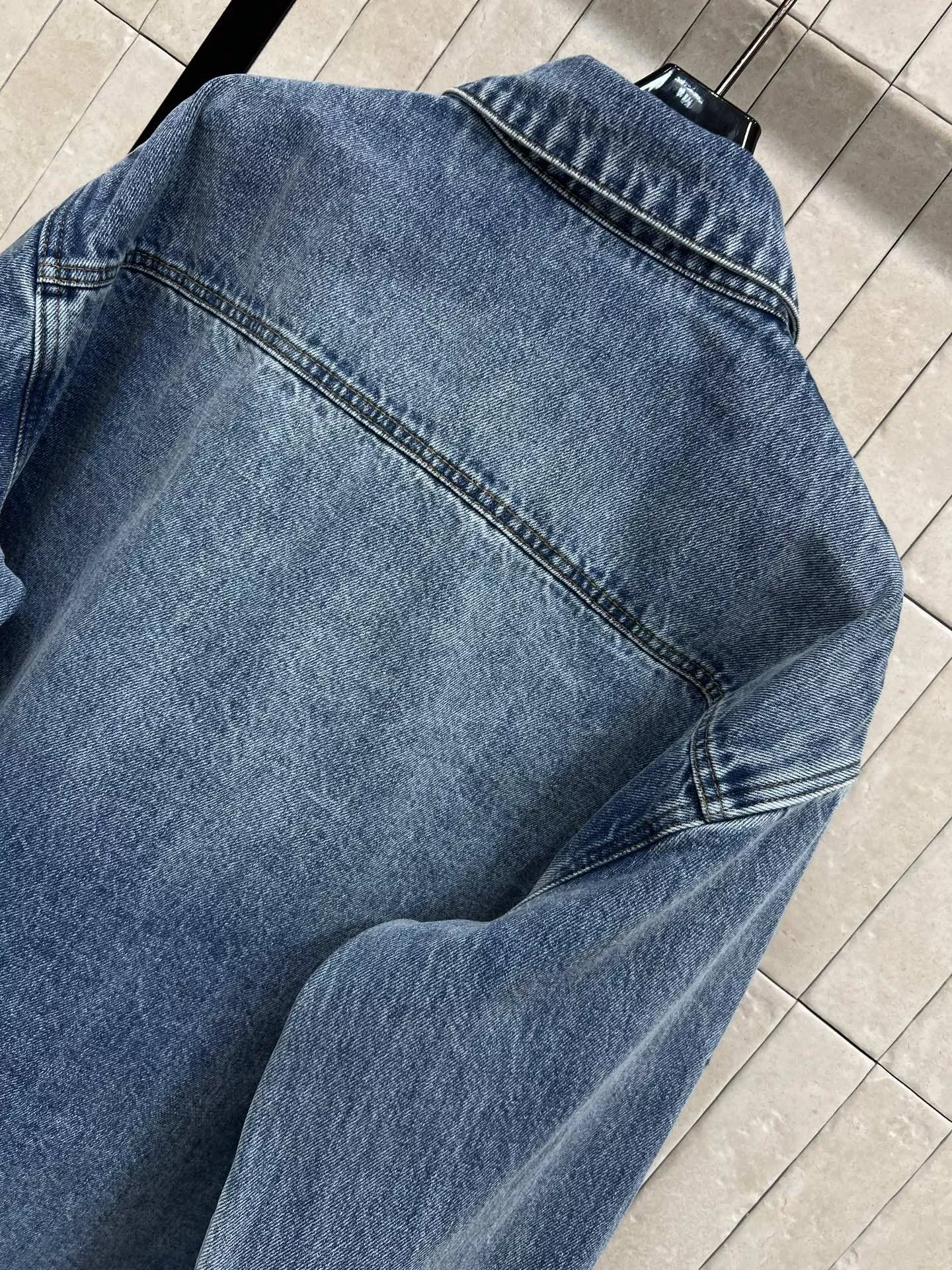 로에베 펀칭 자수 데님 셔츠 상세 이미지 8