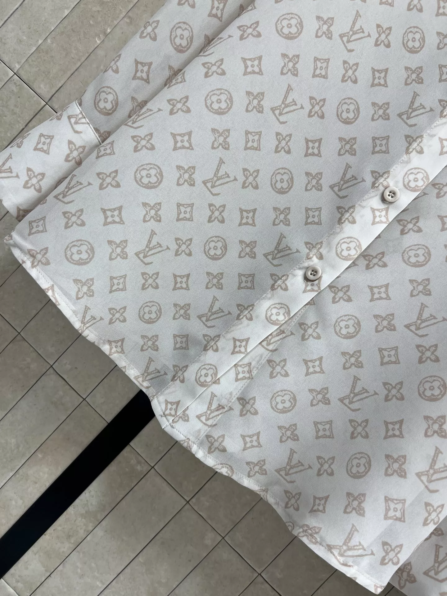 루이비통 모노그램 시스루 롱슬리브 셔츠 상세 이미지 3