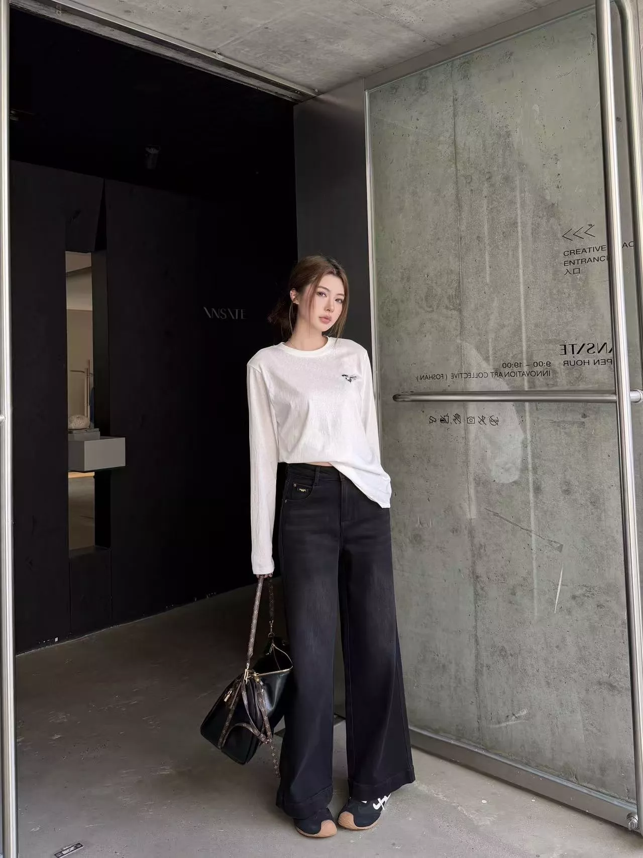 프라다 블랙 하이웨이스트 와이드 데님 팬츠 상세 이미지 12