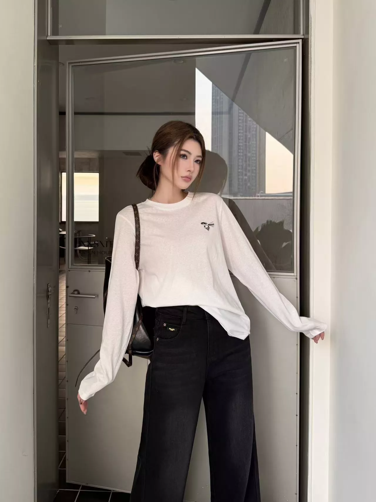 프라다 블랙 하이웨이스트 와이드 데님 팬츠 상세 이미지 15