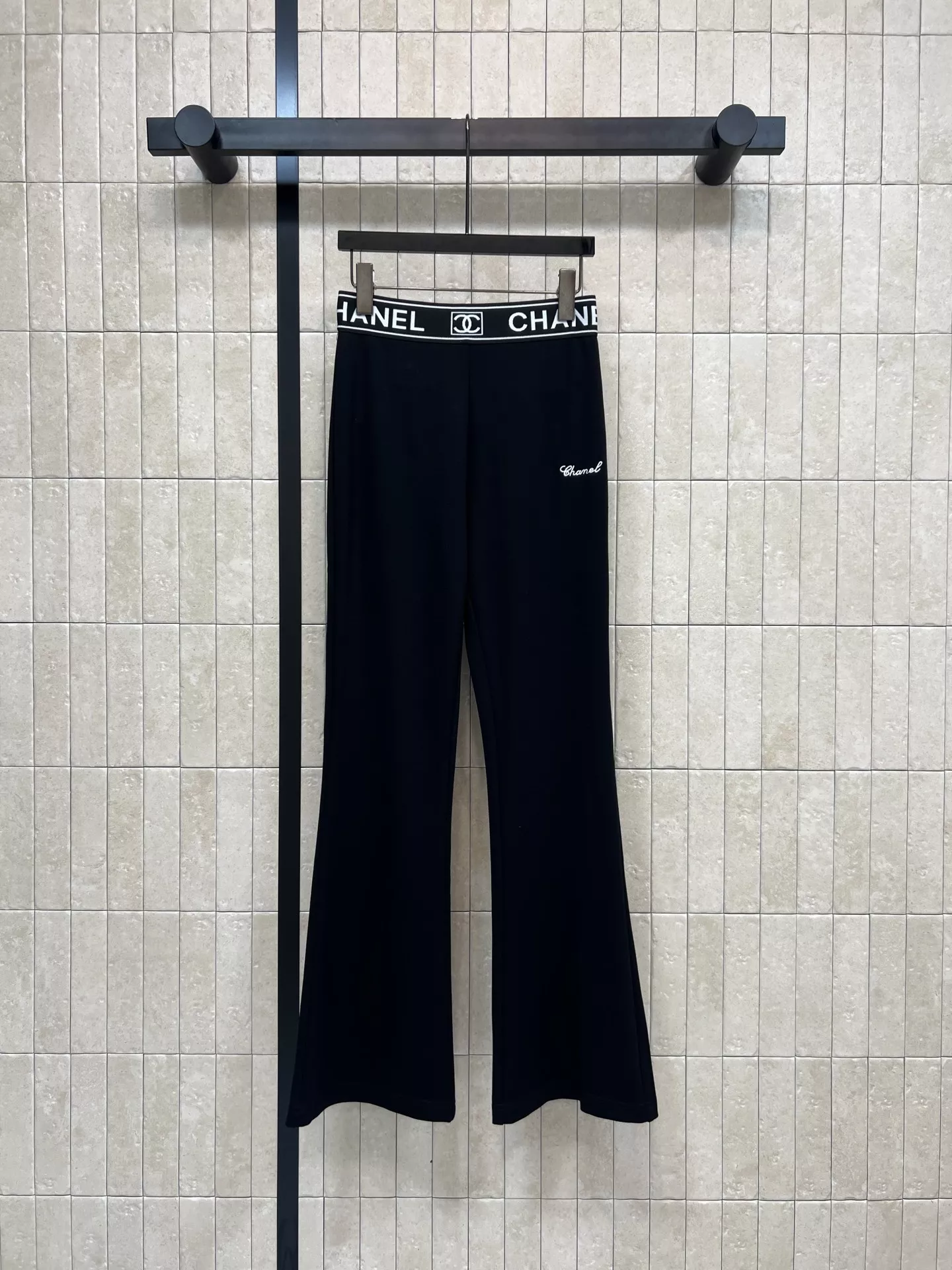 샤넬 로고 밴딩 부츠컷 팬츠 상세 이미지 1