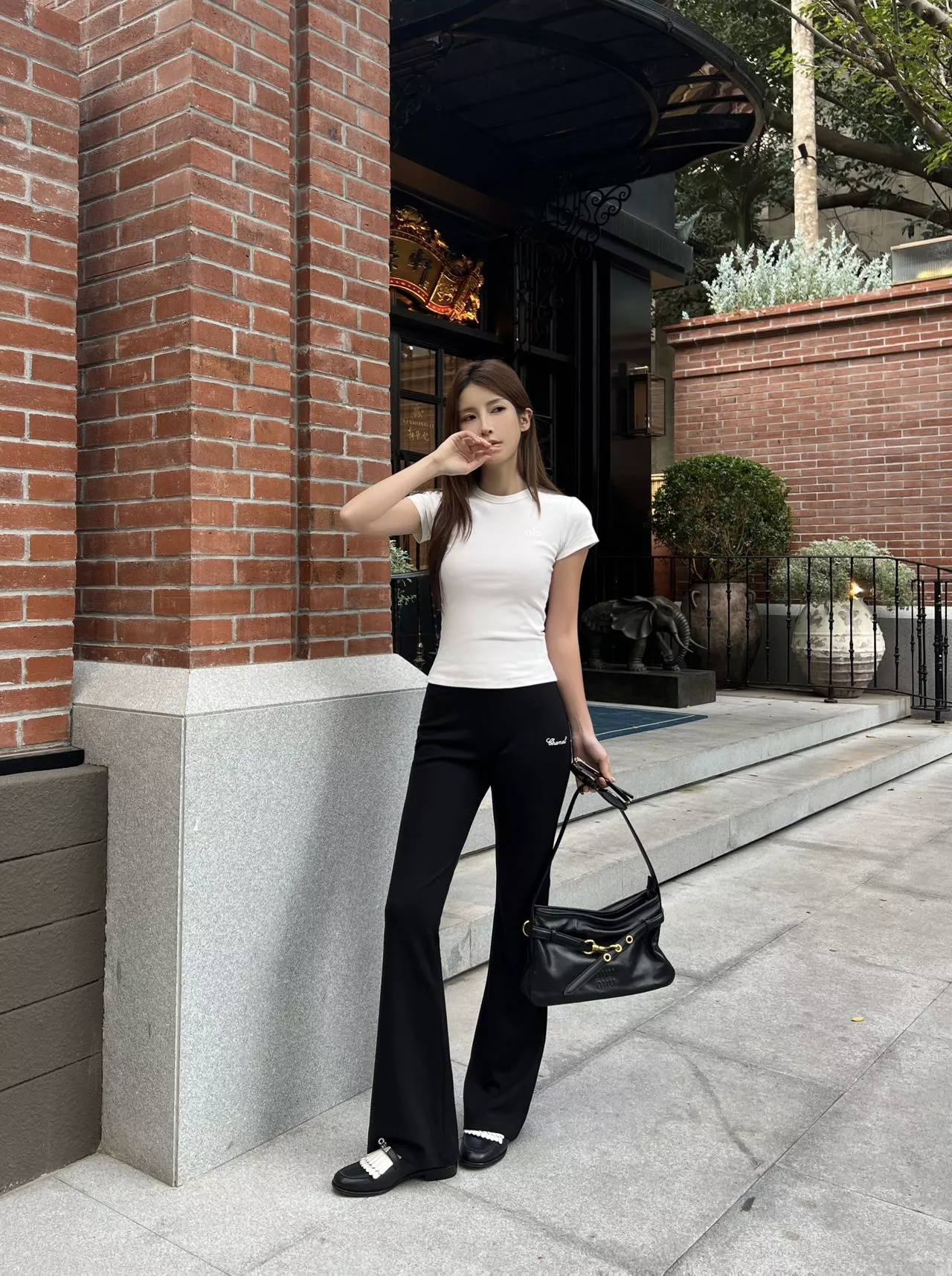 샤넬 로고 밴딩 부츠컷 팬츠 상세 이미지 16