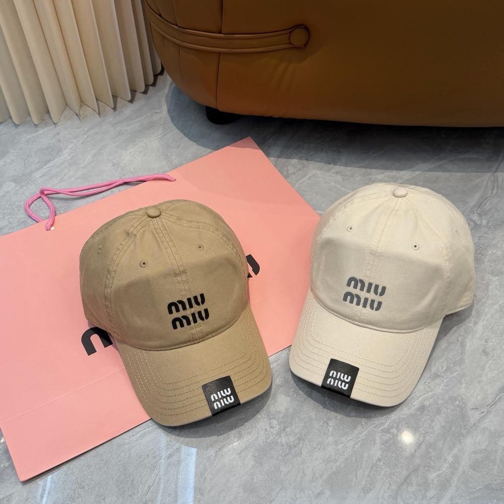 미우미우 자수 로고 시즌 볼캡