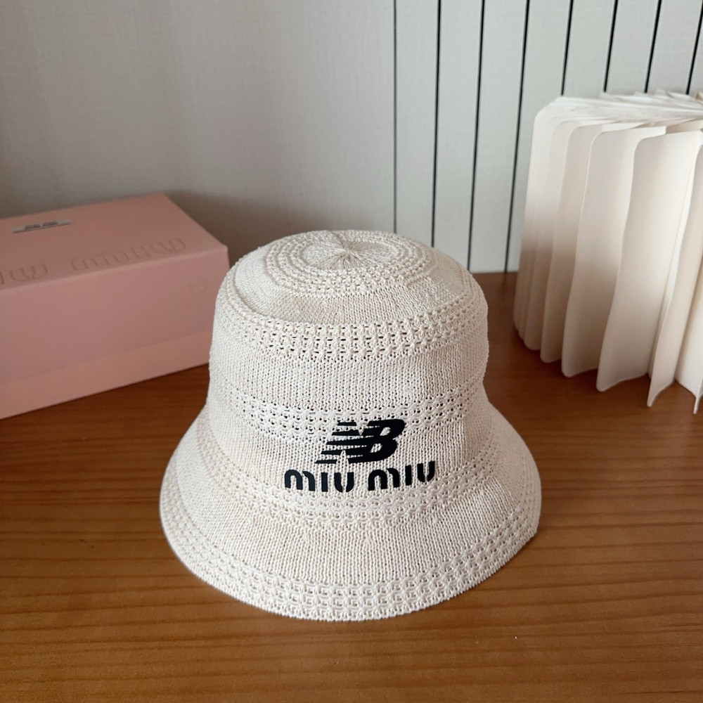 미우미우 로고 포인트 니트 버킷 모자