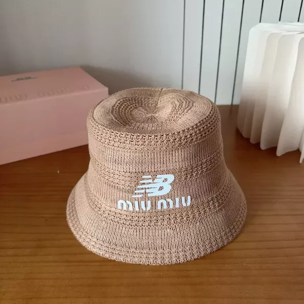 미우미우 로고 포인트 니트 버킷 모자