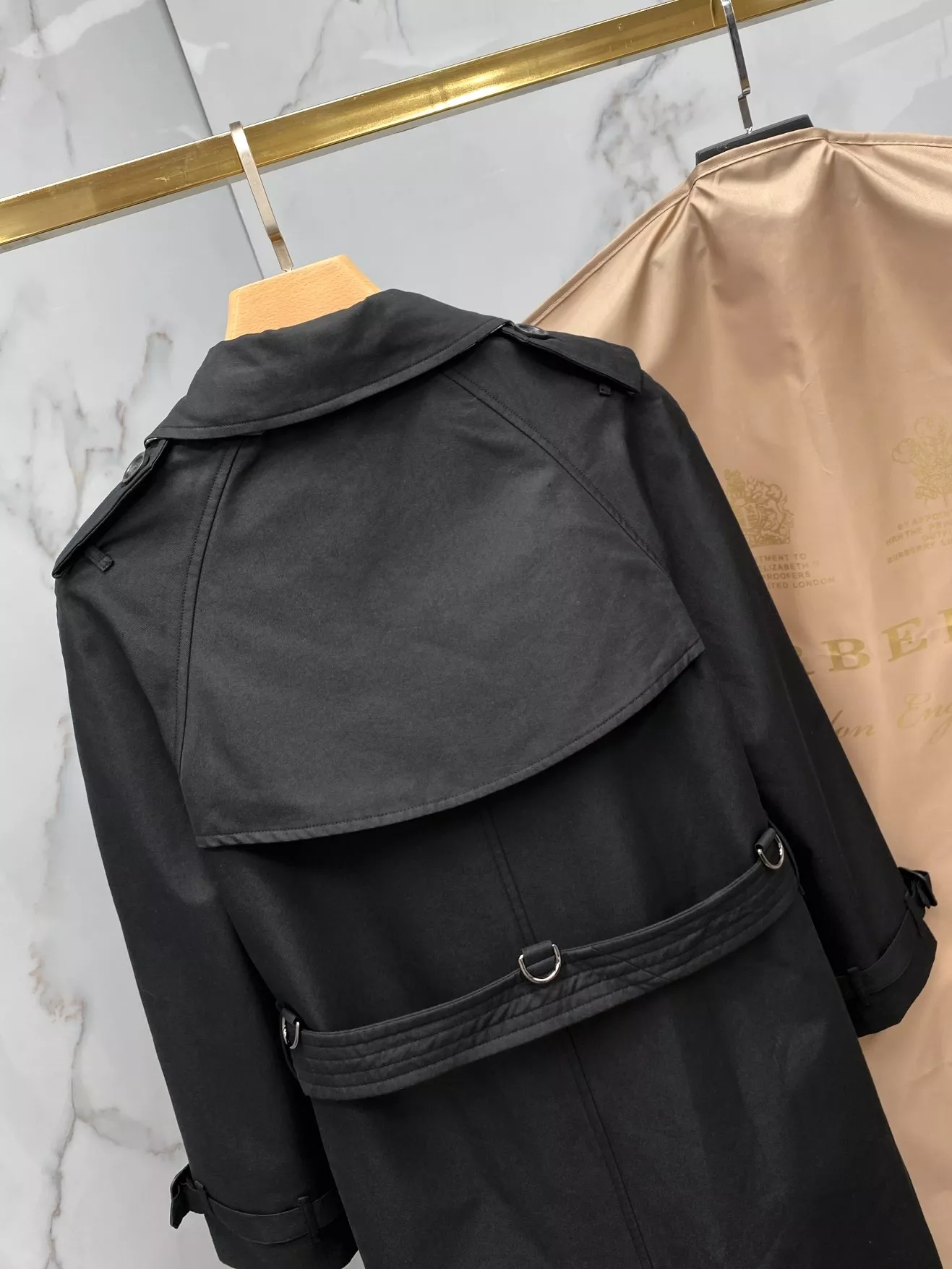 버버리 헤리티지 트렌치 코트 상세 이미지 9