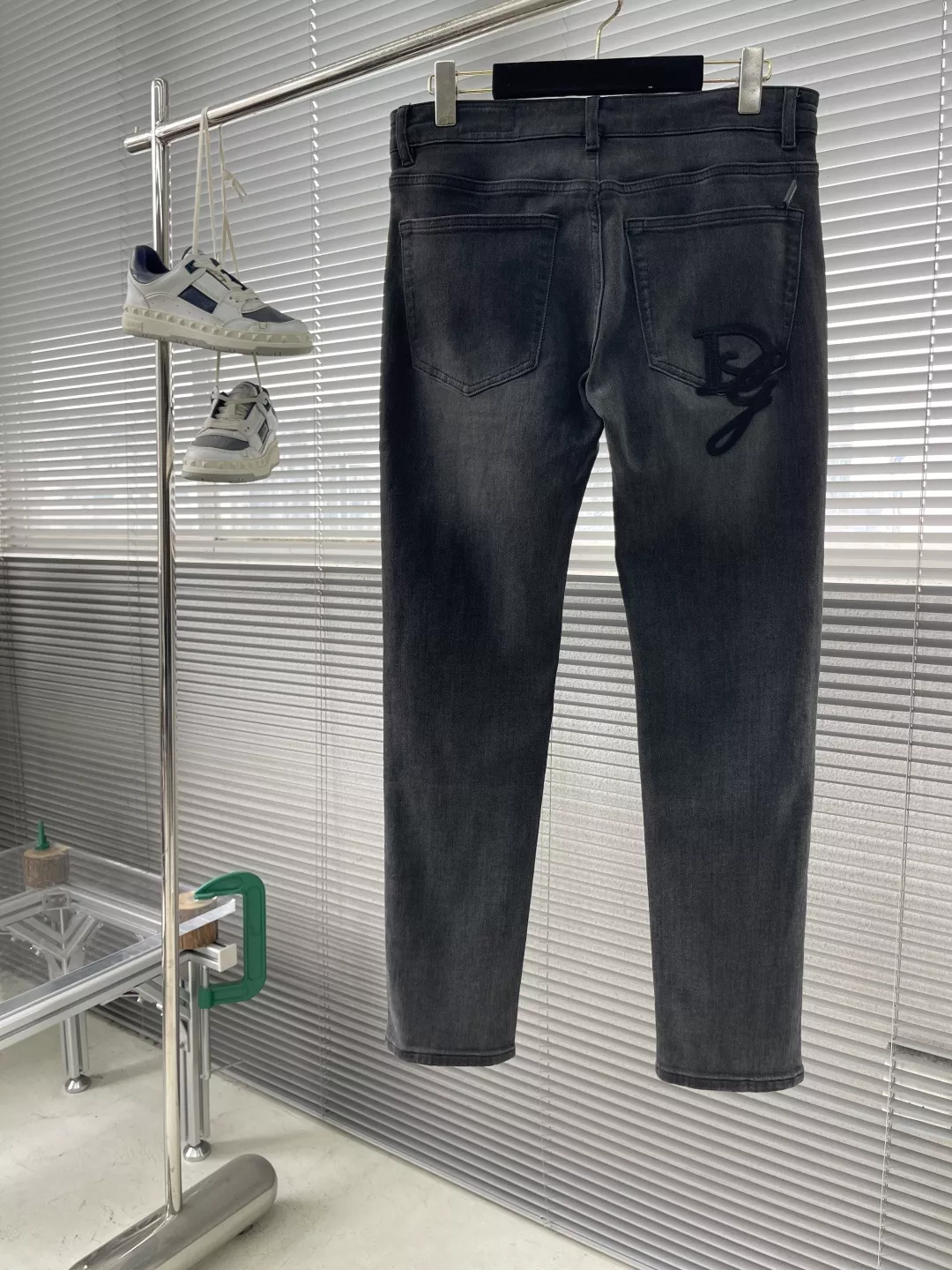 돌체앤가바나 워싱 로고 데님 팬츠 상세 이미지 2