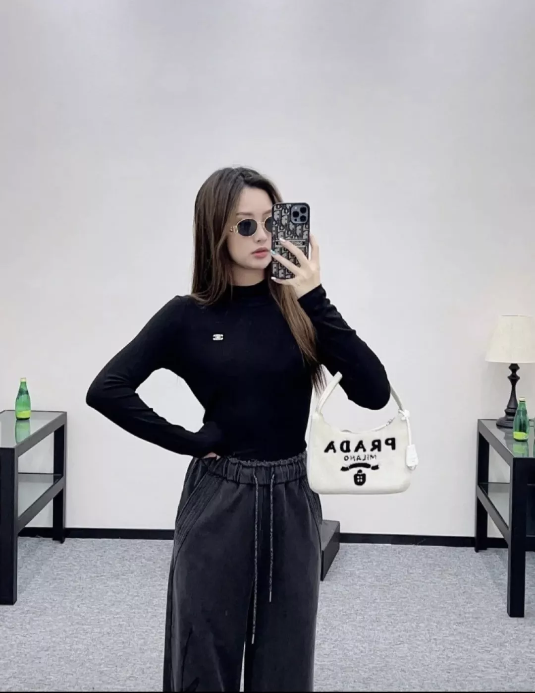 셀린느 트리옹프 자수 터틀넥 니트 상의 상세 이미지 18