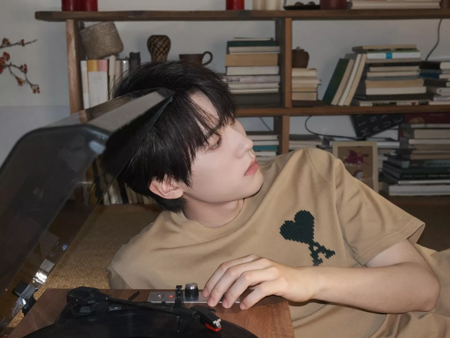 아미 하트 자수 루즈핏 반소매 티셔츠 상세 이미지 23