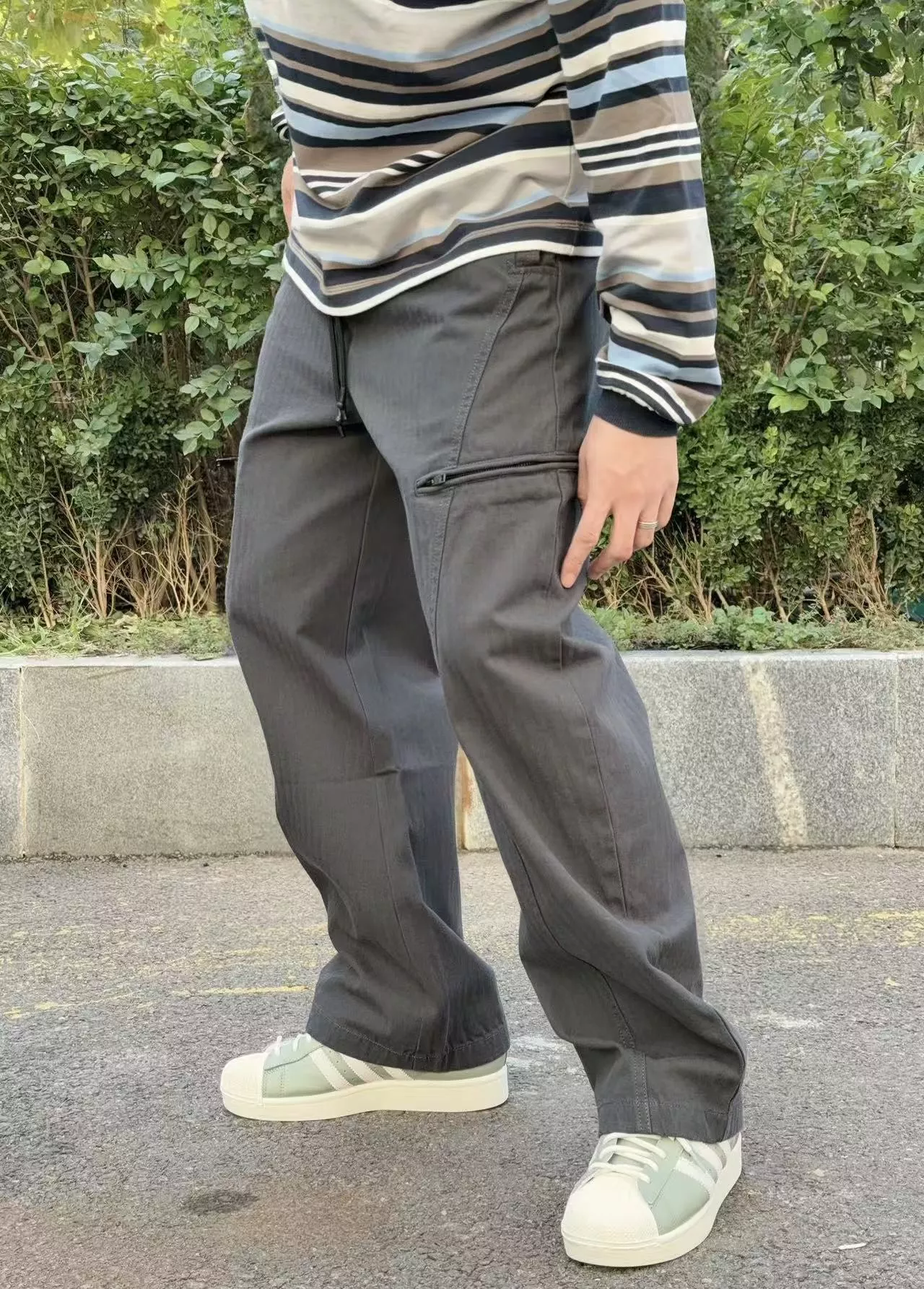 보테가베네타 헤링본 코튼 드로스트링 카고 팬츠 상세 이미지 20
