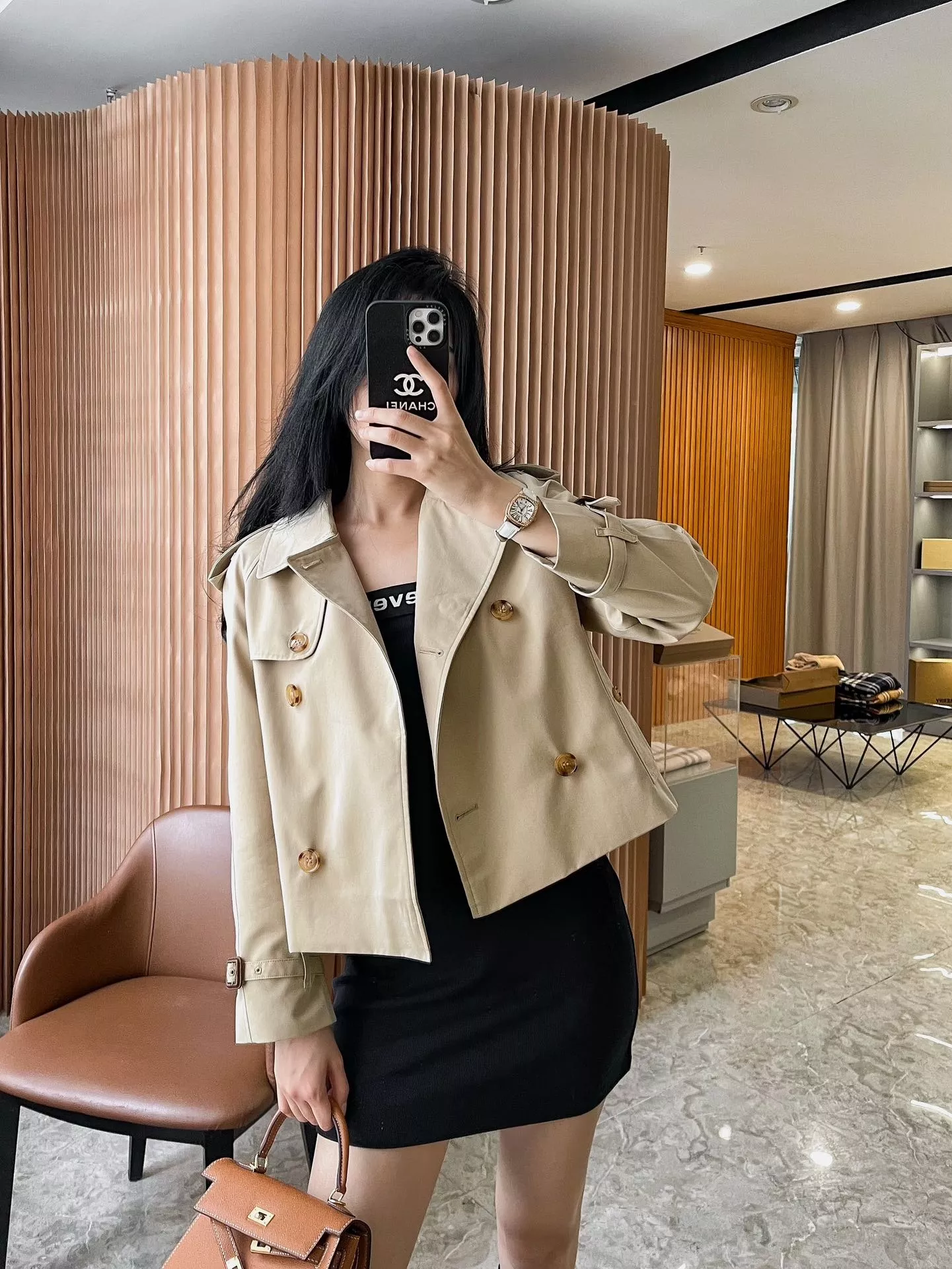 버버리 스탠드 카라 개버딘 숏 트렌치 코트 상세 이미지 58