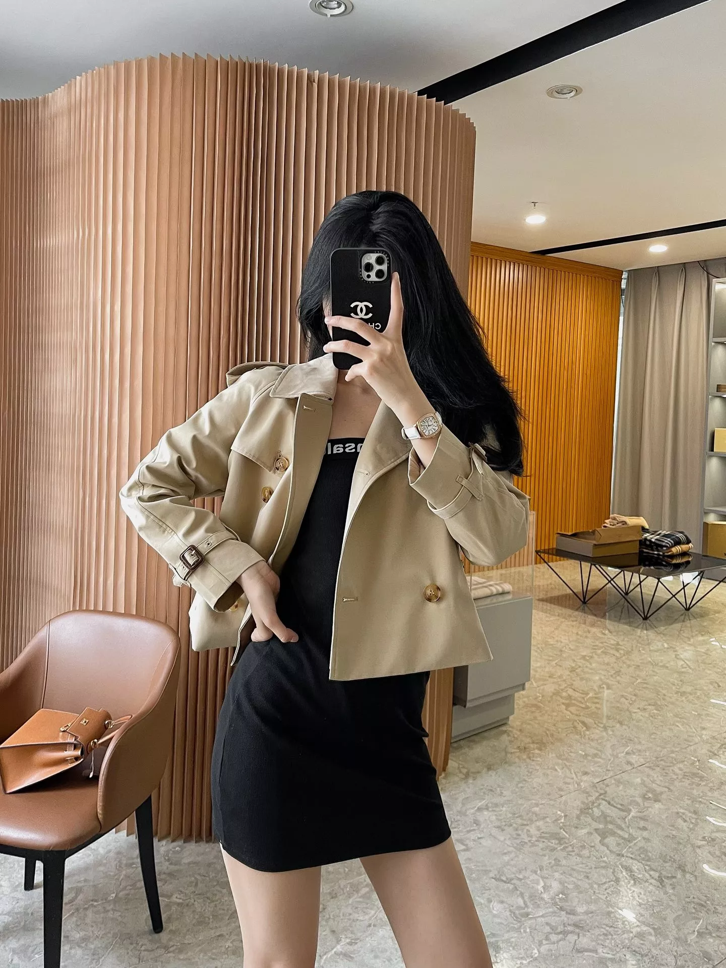 버버리 스탠드 카라 개버딘 숏 트렌치 코트 상세 이미지 50