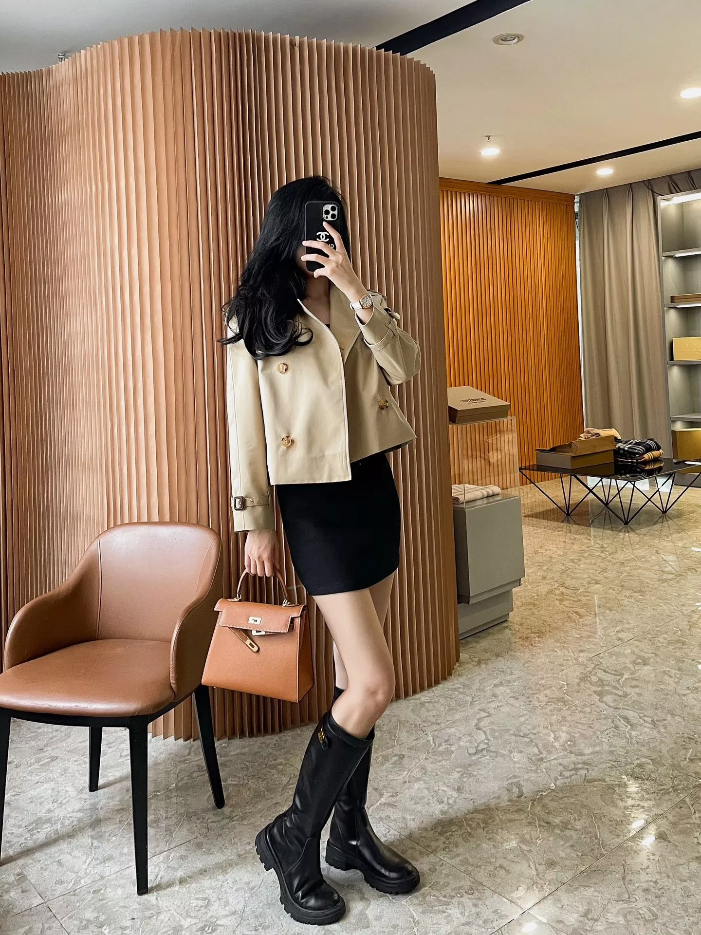 버버리 스탠드 카라 개버딘 숏 트렌치 코트 상세 이미지 53