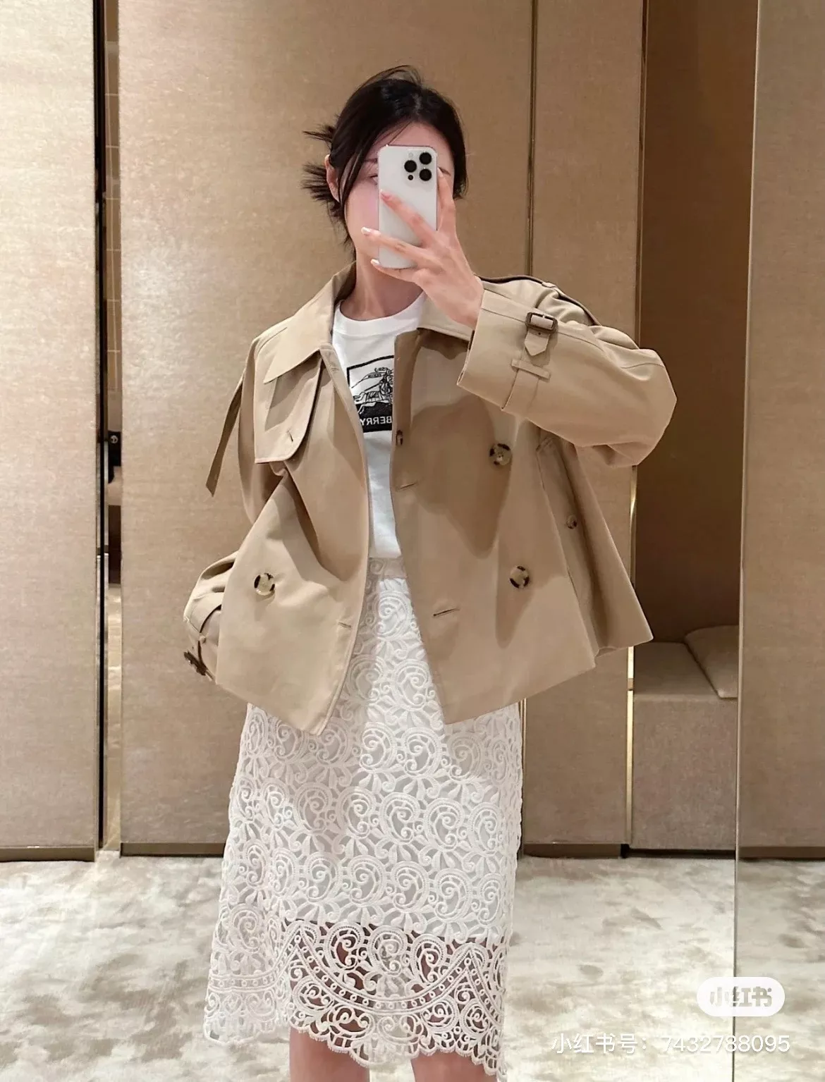 버버리 스탠드 카라 개버딘 숏 트렌치 코트 상세 이미지 73