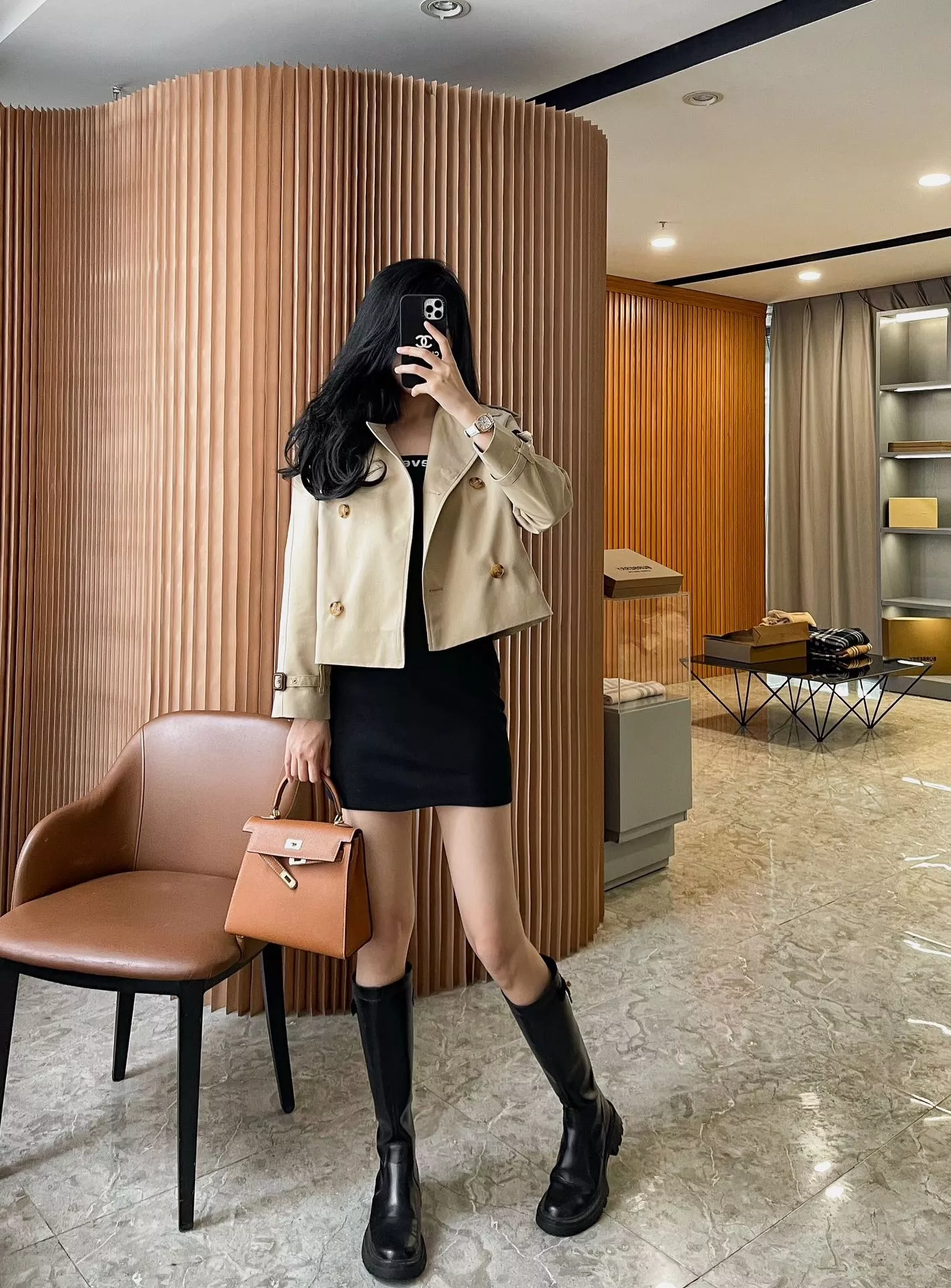 버버리 스탠드 카라 개버딘 숏 트렌치 코트 상세 이미지 54