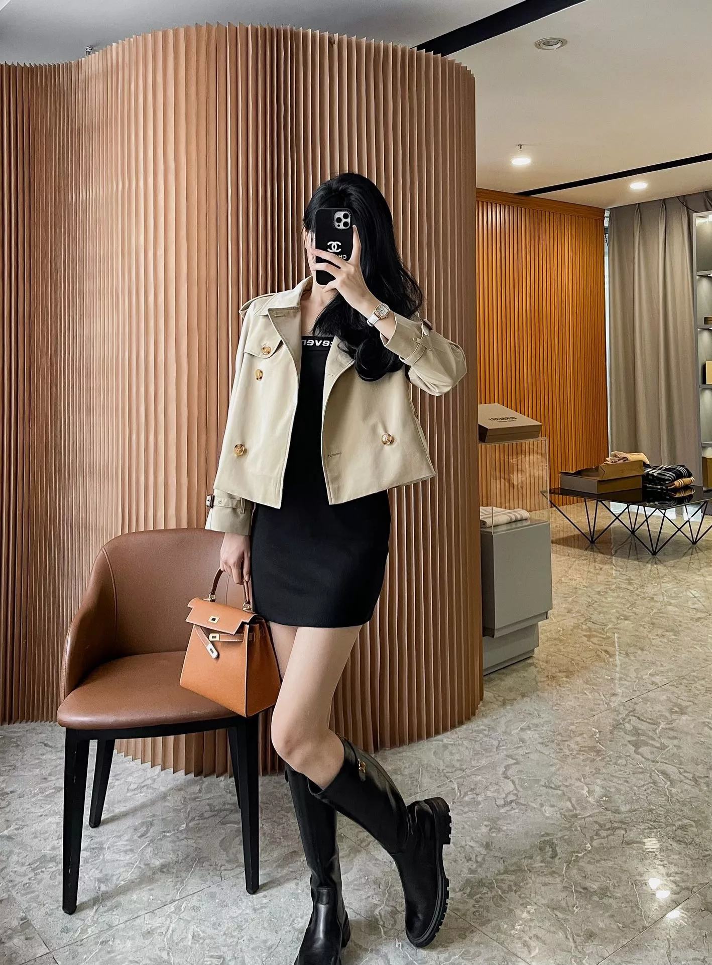 버버리 스탠드 카라 개버딘 숏 트렌치 코트 상세 이미지 55