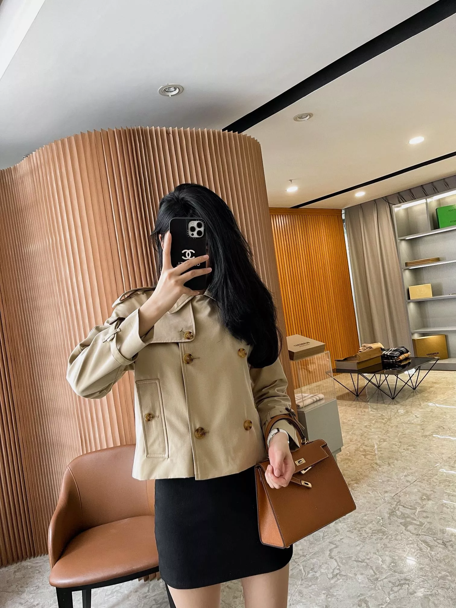 버버리 스탠드 카라 개버딘 숏 트렌치 코트 상세 이미지 60