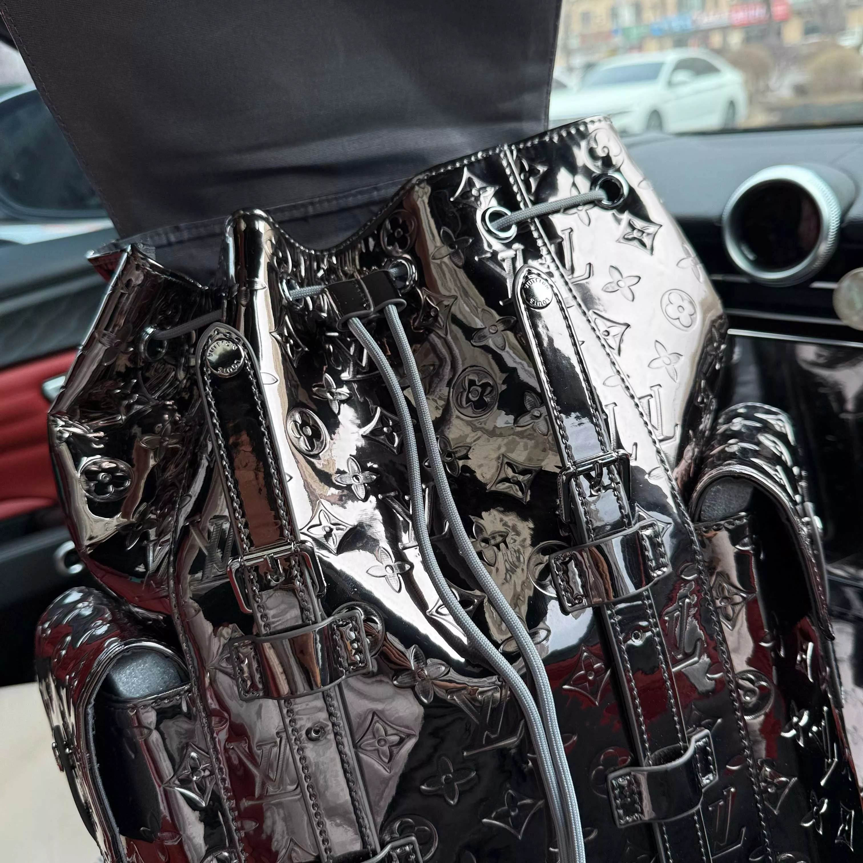 루이비통 모노그램 글로시 백팩 상세 이미지 8