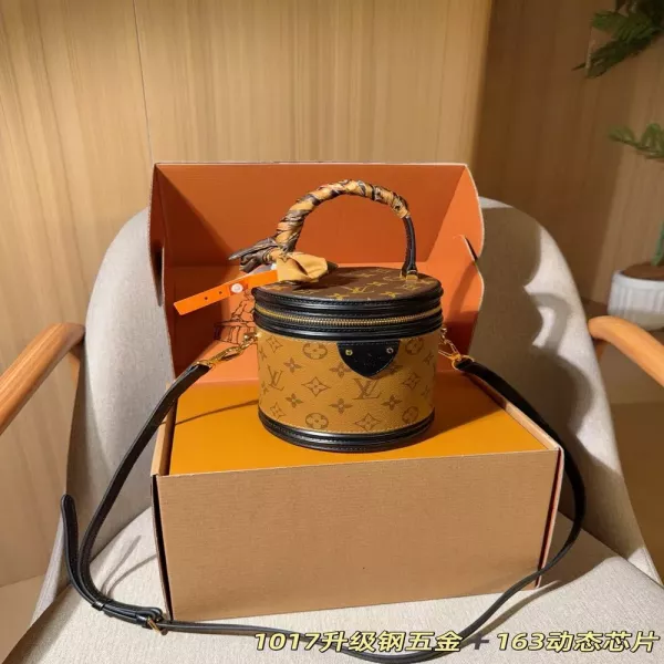 루이비통 모노그램 원통형 스트랩 버킷백
