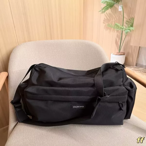 발렌시아가 블랙 캔버스 멀티포켓 메신저백